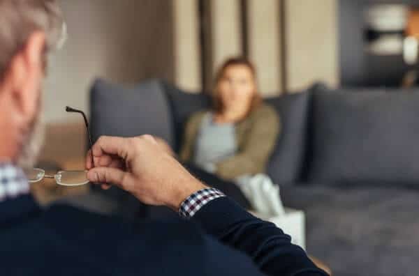 Hypnotherapist seeing a new client, who found him through a hypnotherapy blog.