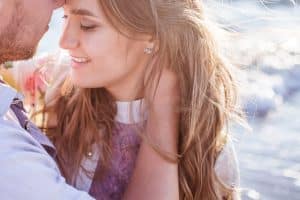 Man holding woman's neck - Antisocial personality disorder and hypnotherapy
